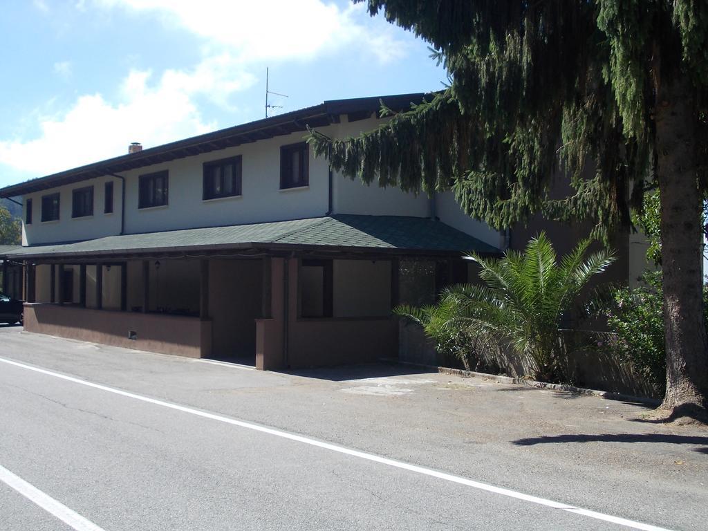 Agrihotel Papaya San Pietro Apostolo 外观 照片