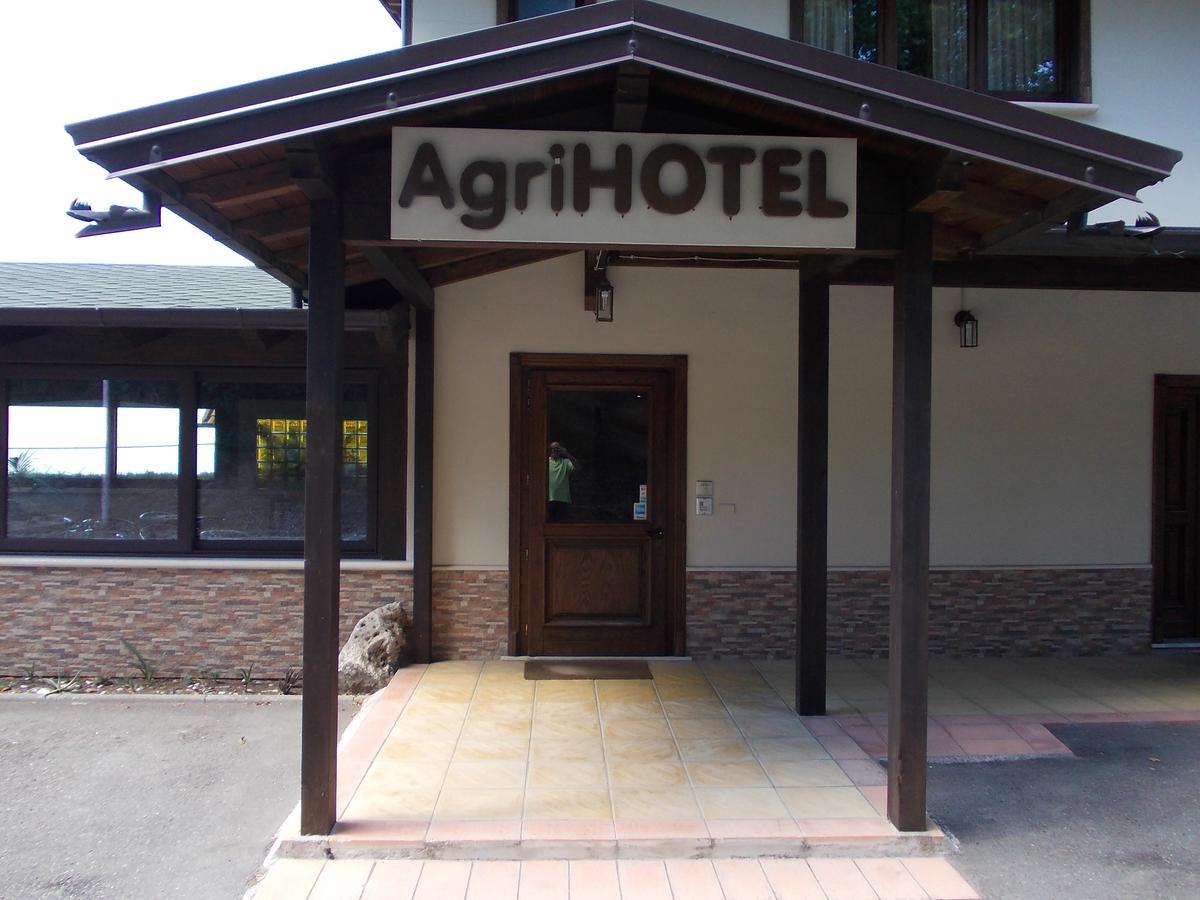 Agrihotel Papaya San Pietro Apostolo 外观 照片